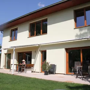 Lovely Apartment, Garden, Parking, Wifi, Netflix Apartment Prag